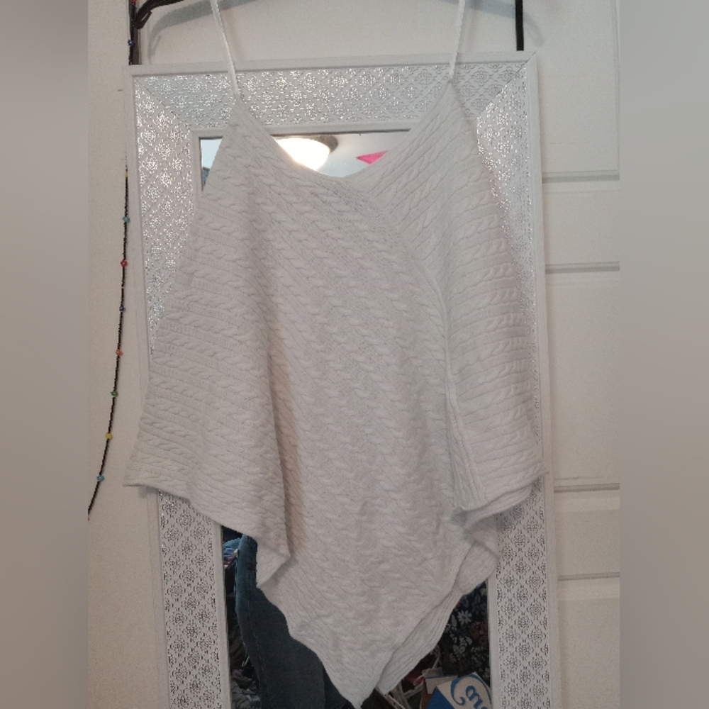 WHITE SHAWL